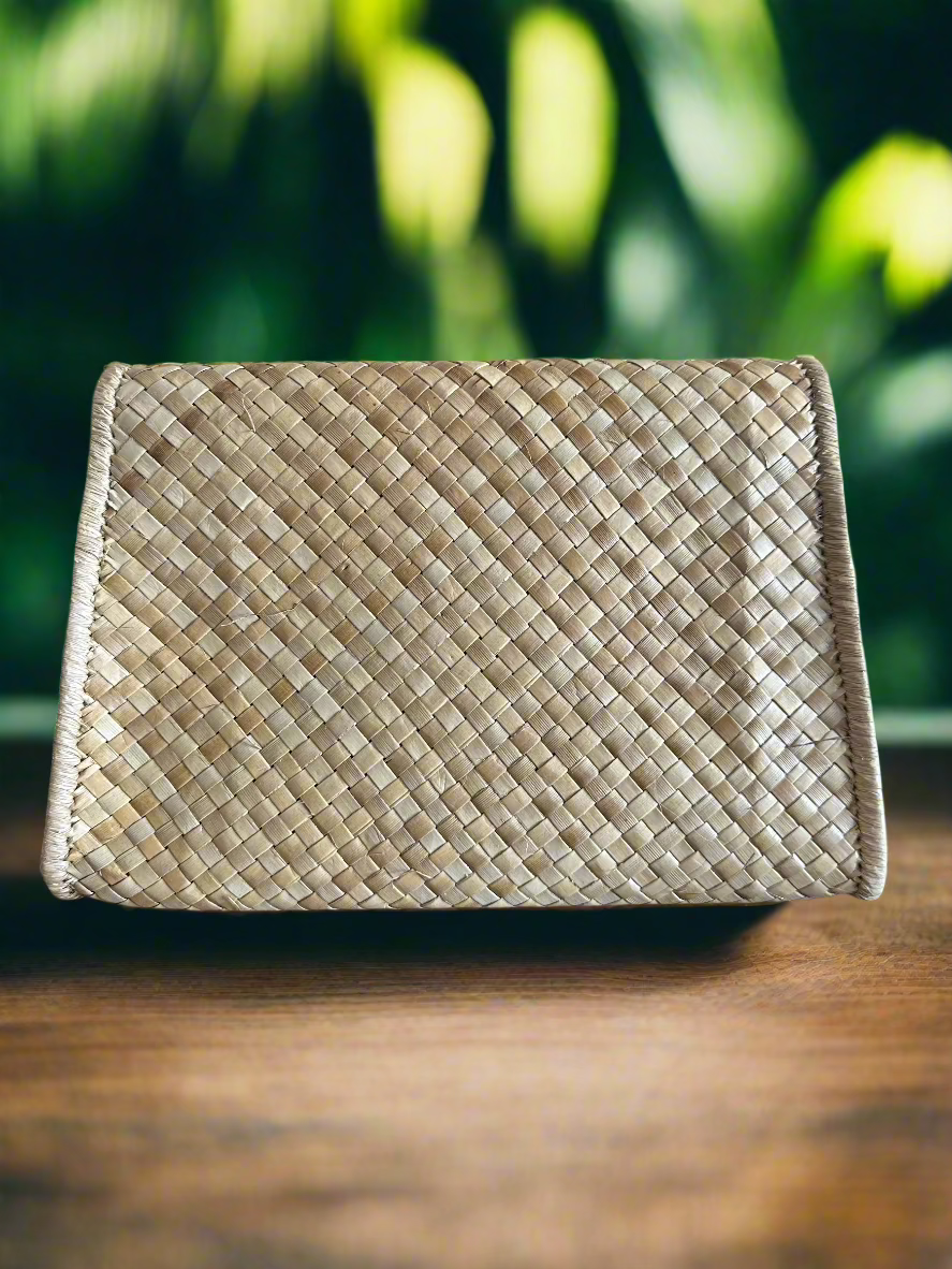 Aloha Luxe Lauhala Clutch back view