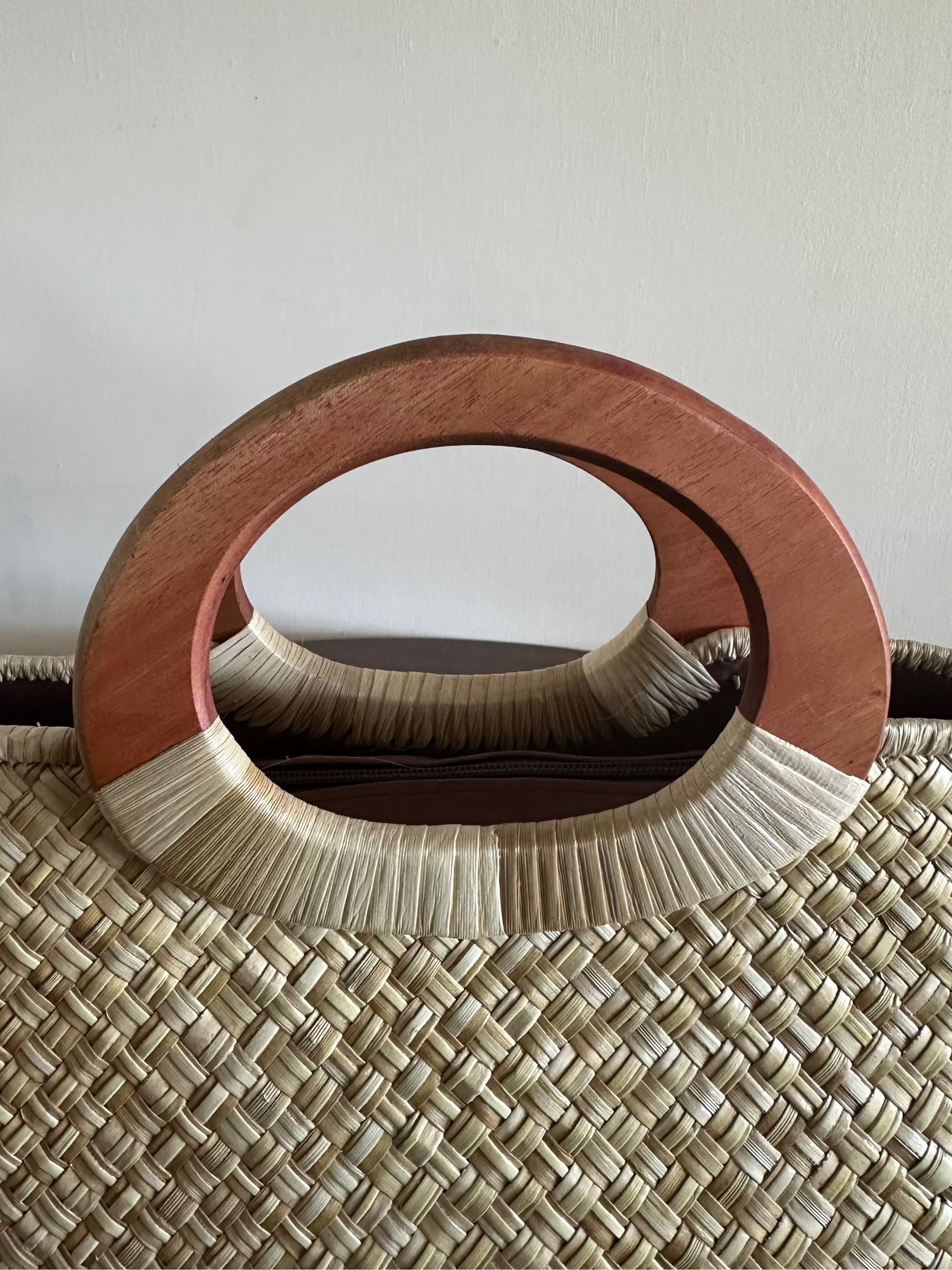 Manoa Natural Luxe Lauhala Tote Bag - closeup of wooden handles