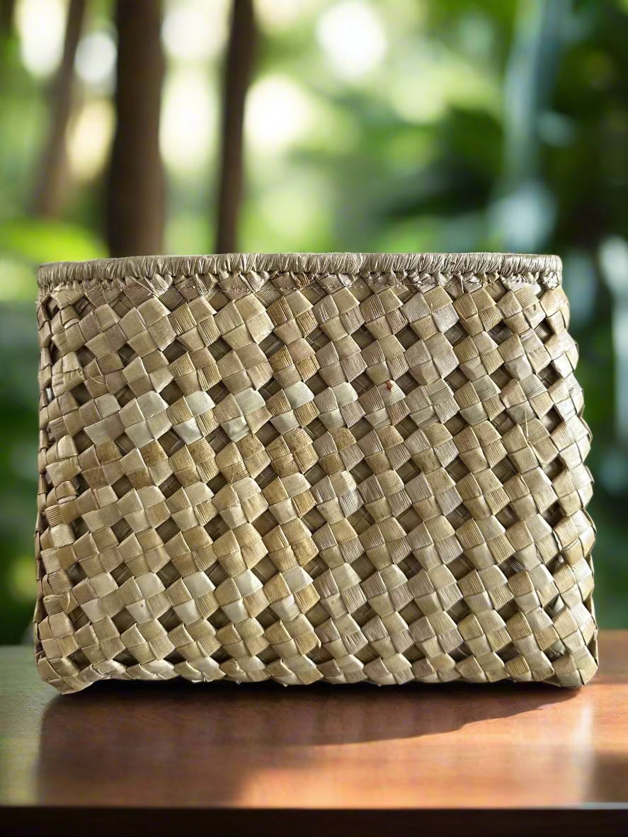 Hānai Luxe Lauhala Clutch Set