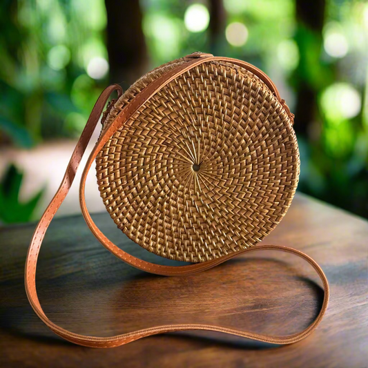 Vela - Boho-Chic Rattan Crossbody