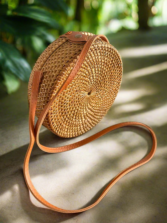 Vela - Boho-Chic Rattan Crossbody