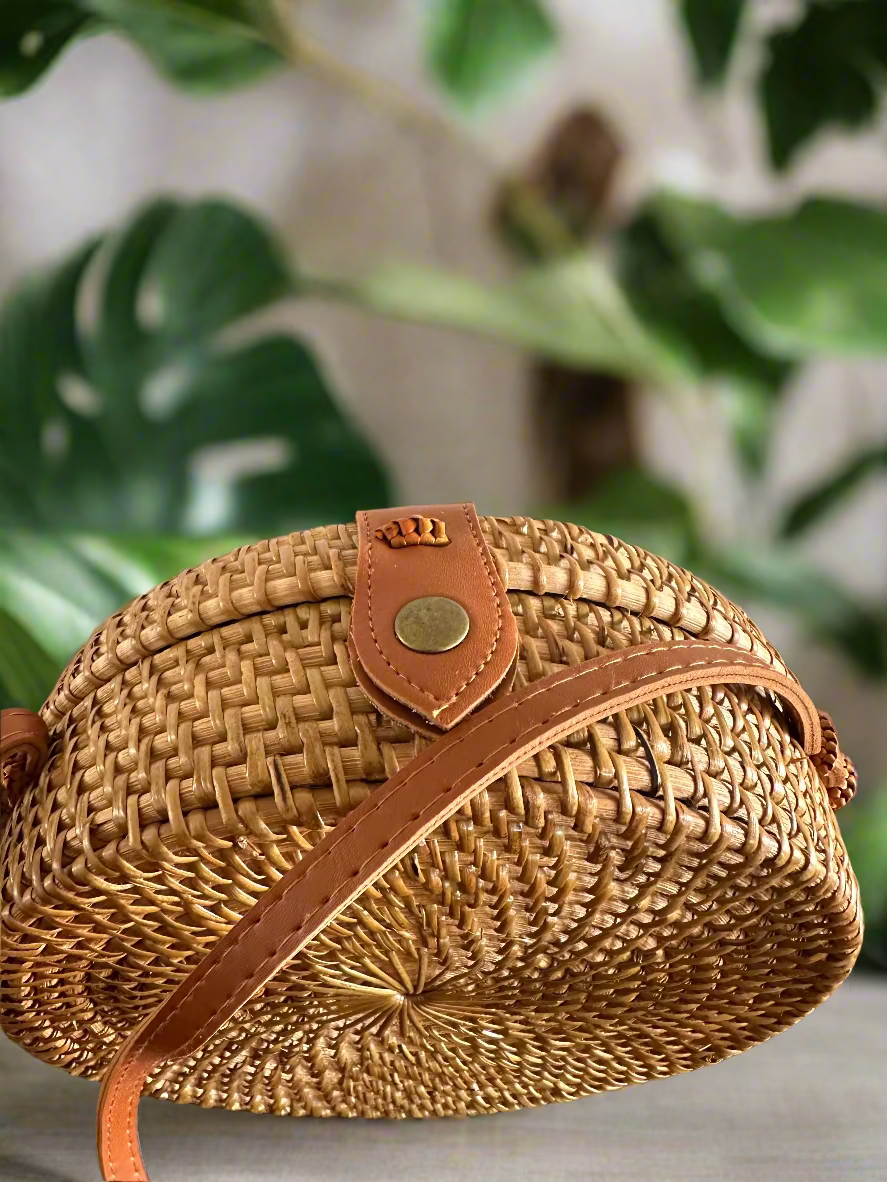 Vela - Boho-Chic Rattan Crossbody