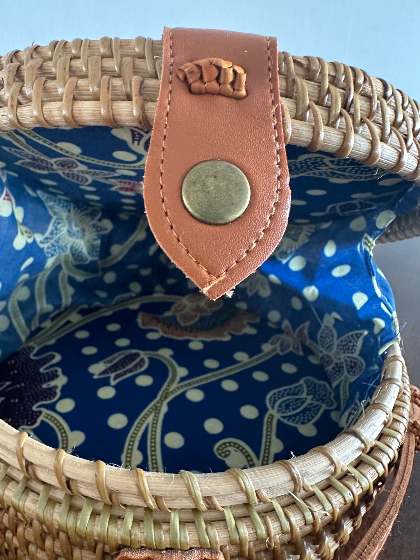 Vela - Boho-Chic Rattan Crossbody